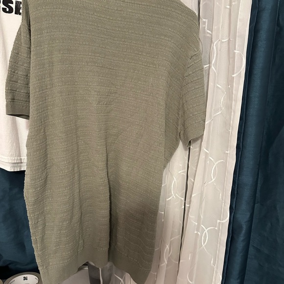 Green Textured Short Sleeve Sweater - Picture 2 of 4